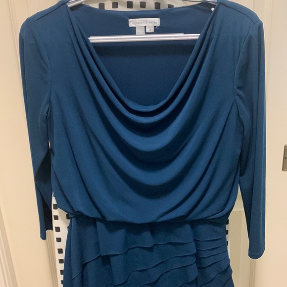 Teal colored 3/4 sleeve Dress with great skirt detail - Size 4 - Picture 3 of 5